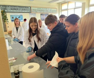 ec4a3202-3dff-4f0d-bc24-2954768efa97