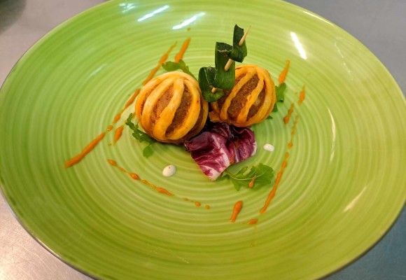 przystawka bombki z mintaja z sosem pomarańczy i chili