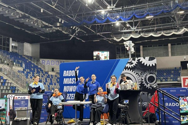 553565317_1938109073716359_1755822771691460097_n